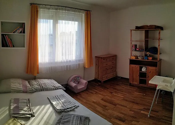Apartment Family-friendly Flat With Balcony